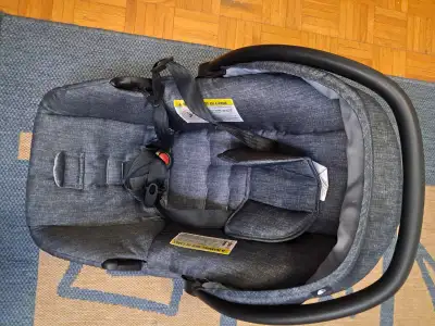 Siege d'auto evenflo 10$, View more
