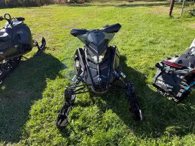 2023 Polaris boost 850, 1.6x 146” studded track, mint shape, 7s screen Asking 16,500.