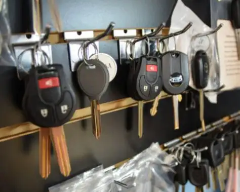 Car Locksmith Mississauga - Auto Fobs- Car key Programming in Other Parts & Accessories in Mississauga / Peel Region - Image 4