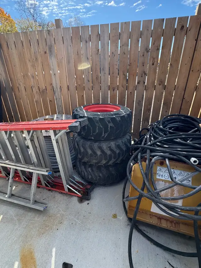 BOBCAT S630 2013 + Multiple Attachments (see add for details) in Other in Belleville - Image 10