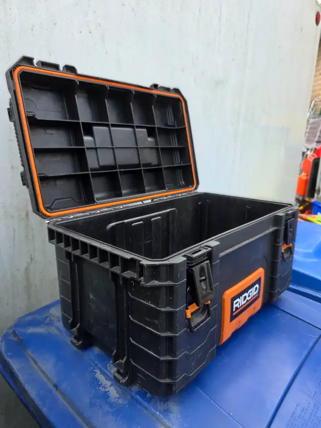 2 RIDGID 22" Gear Cart Pro Wheeled Tool Storage Totes W 2 Boxes in Tool Storage & Benches in Windsor Region - Image 11