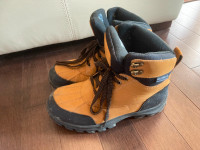 Men's winter boots ( size 8)