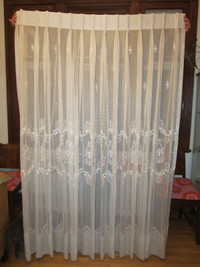 Rideaux de voile brode 19830s-40s Embroidered Curtain