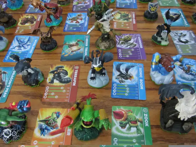 Skylanders Spyro's Adventure Figures Near Complete Set With Card in Other in Oakville / Halton Region - Image 10