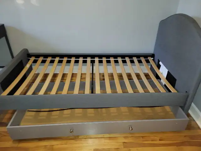 Lit simple IKEA HAUGA  + COFFRE RANGEMENT in Beds & Mattresses in City of Montréal - Image 3