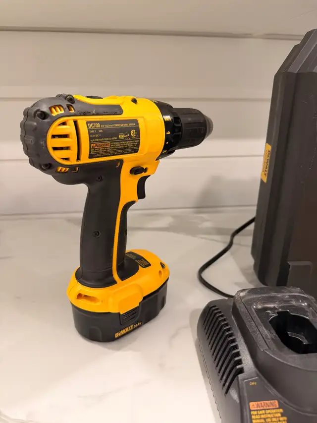 Dewalt Drill in Power Tools in Oshawa / Durham Region - Image 4