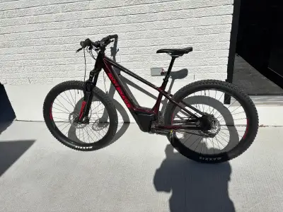 Rocky Mountain Growler power play 30 E bike Size medium $3300 SPECIFICATIONS: GROWLER POWERPLAY 30 F...