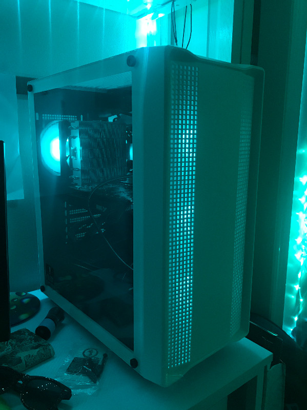 Cool Blue Gaming PC AMD Saphire HD 7950 in System Components in St. Catharines