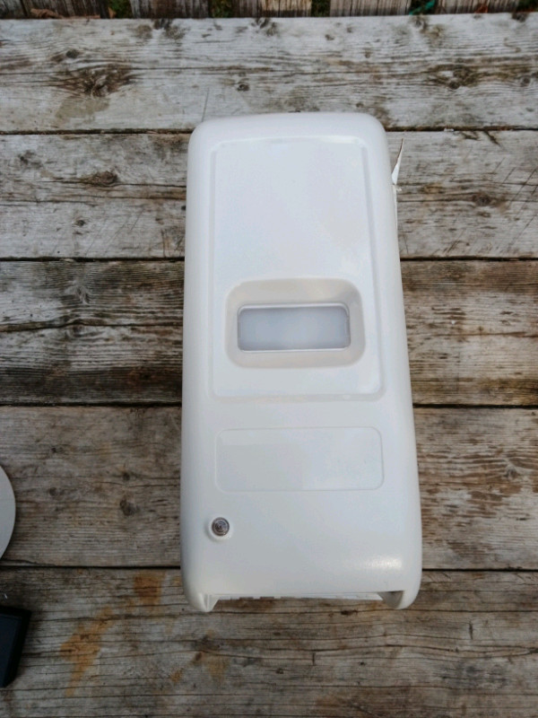 Automatic Wall Mount Soap Dispenser, Motion Sensor, Battery  in Plumbing, Sinks, Toilets & Showers in Oshawa / Durham Region - Image 3