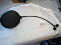 BRAND NEW CLAMP ON MICROPHONE POP FILTER #V1068