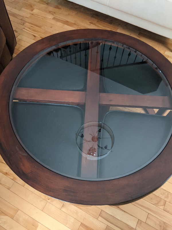 Round coffee table with 4 leather benchs in Coffee Tables in Moncton