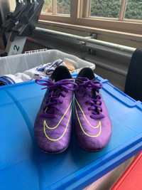 Nike HyperVenom Purple Childrens Soccer Cleats U.S 3.5 mens 