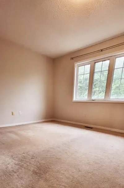 Large private master bedroom- One Girl