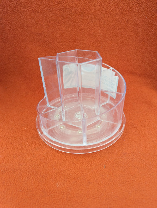 Rotating plastic cosmetic organizer in Other in Edmonton - Image 2