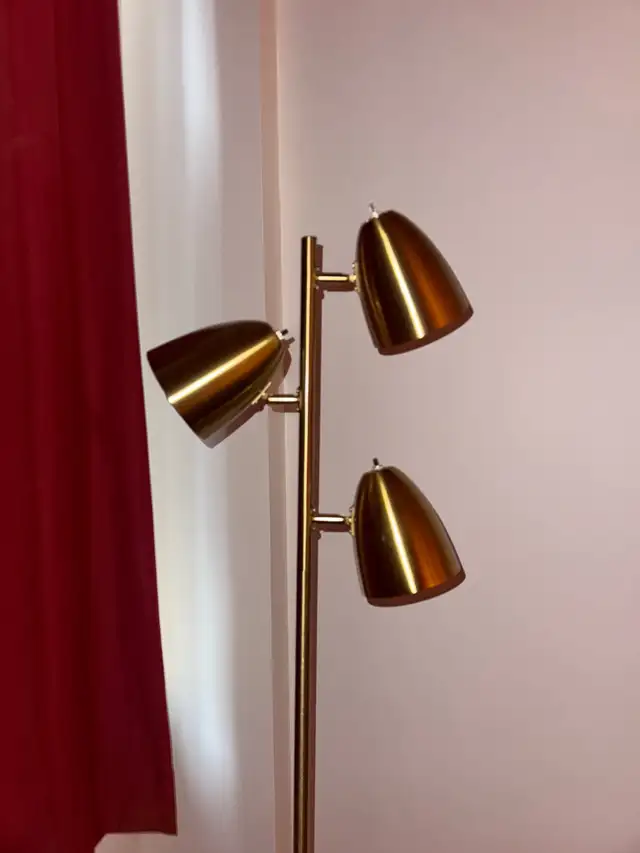 Gold floor lamp vintage mcm brass metal style 66" height in Indoor Lighting & Fans in City of Montréal - Image 3