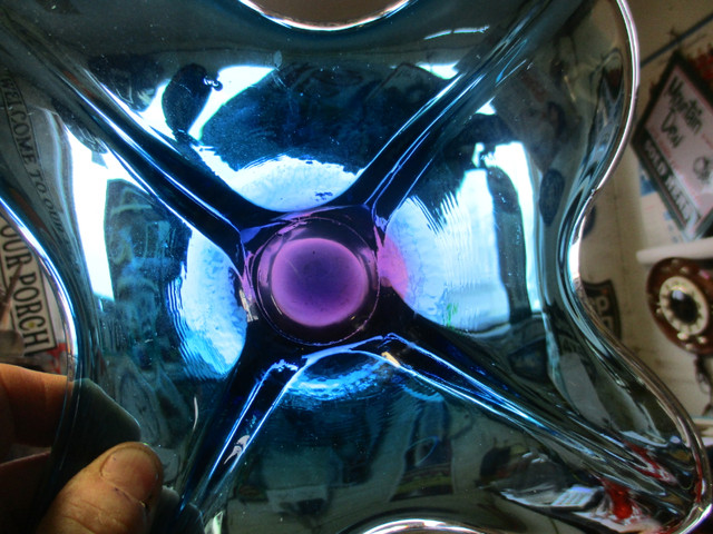 70s ODD BLUE PURPLE RETRO GLASS CHALET STYLE ART GLASS BOWL $20 in Home Décor & Accents in Winnipeg - Image 3