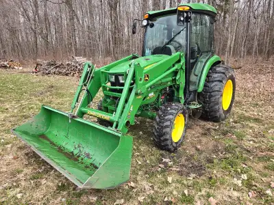 Usage personnel seulement Jamais été sur une route Seulement 575 heures Tracteur à vendre John deere...