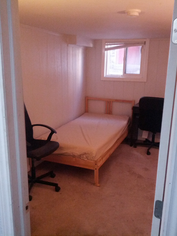 student rental in Room Rentals & Roommates in Windsor Region - Image 3