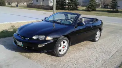 1999 Z24 Cavalier convertible. This vehicle is in great condition inside and out. It has 260,000 km....