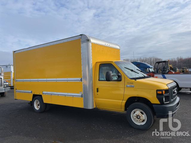 Ford Cube Van E-450 for Sale Low KMS 2017 Call 416-876-7475 in Cars & Trucks in City of Toronto - Image 4