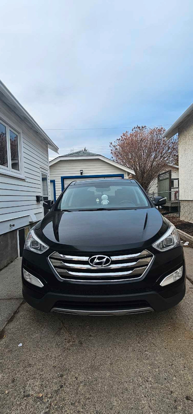 Hyundai Santa Fe 2.0T Limited in Cars & Trucks in Calgary