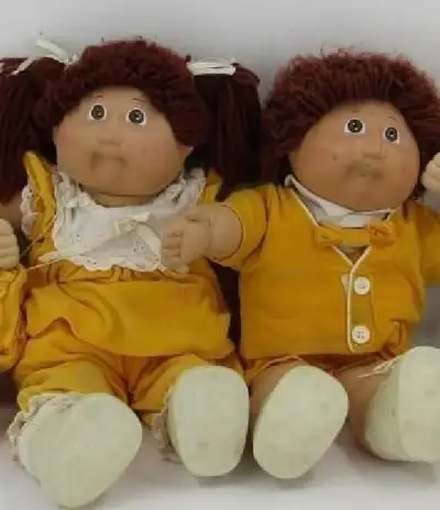 Je vends une superbe paire de Cabbage Patch Kids jumeaux authentiques de 1985 Vêtements originaux in...