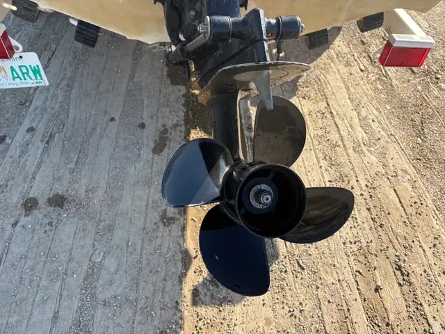 Swiftsure 17.5 Ft. 120 HP Mercruiser I/O & Trailer in Powerboats & Motorboats in Moose Jaw - Image 5