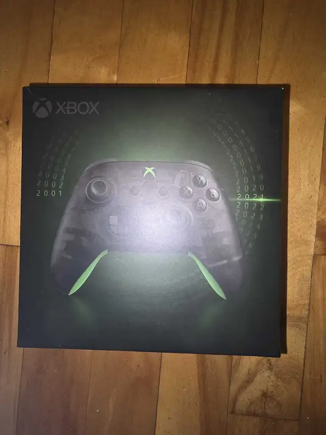 Xbox One 20th anniversary retro controller in XBOX One in City of Montréal - Image 3