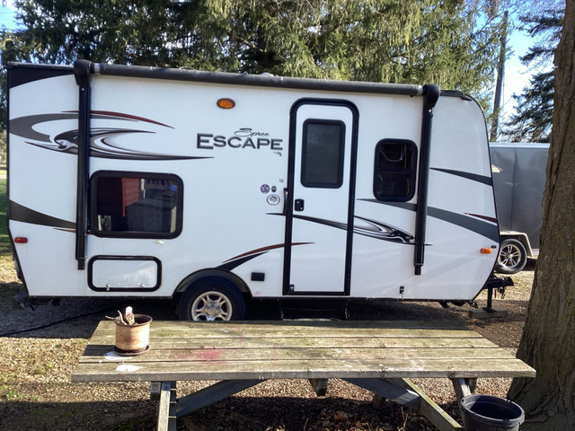 2015 KZSP Spree Escape Camper in Travel Trailers & Campers in Grand Bend