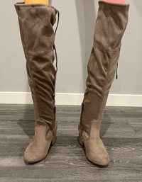 Barely used size 5 suede Steve Madden boots