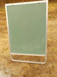 Portable adjustable blackboard