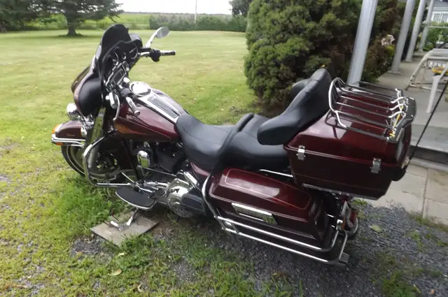 Harley Davidson Electra Glide Classic FLHT 2008 in Touring in Longueuil / South Shore - Image 6