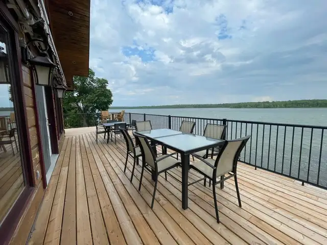 The Lakehouse in Ontario in Canada - Image 6
