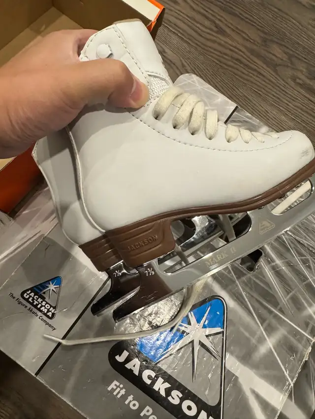 Jackson Mystique  Skates  Gril  Size 12 in Skates & Blades in Hamilton - Image 5