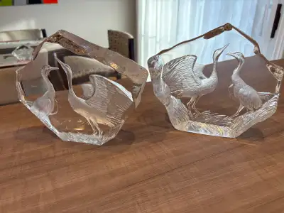Mint condition: 90$ each. I have 2 of the same The sculpture depicts two cranes in a natural setting...