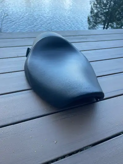 Je vend une belle mono selle dans un bon état était installer sur Harley Davidson de l’année 2003 du...