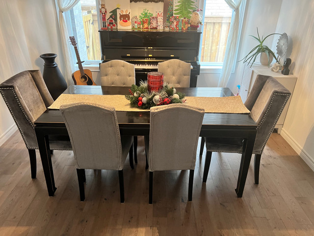 Dining Table & Chairs in Dining Tables & Sets in London
