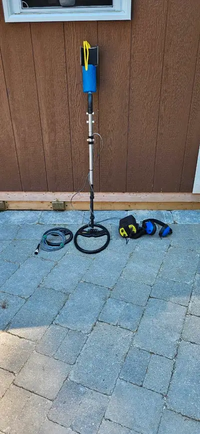 Used three times not a scratch on the machine or headphones. kept indoors. Call steve 705.818.8283