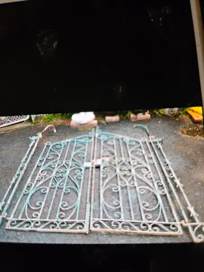 Old Victorian style iron work Gate. It's heavy.