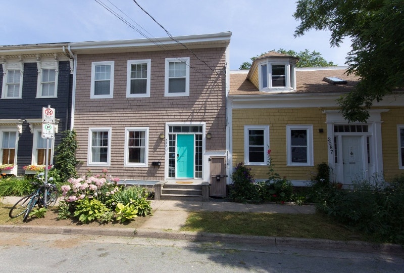 Looking for roommates to sign SEPT 1st 2023 LEASE near DAL Room