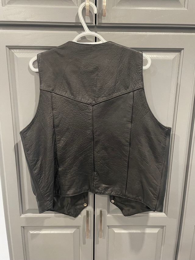 Brand new genuine leather vest size 40 in Clothing, Shoes & Accessories in Oshawa / Durham Region - Image 4
