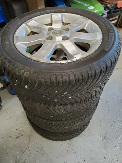 Next to new all wheater tires-can be driven at summer or winter ,we only used them for about 1000km...