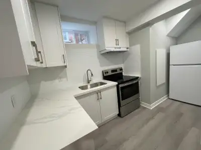 Looking for a new place that's both BRIGHT and vibrant? Your search ends here! ✨ Sky-high ceilings a...