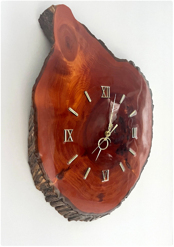 VTG Solid Wood Slab Wall Clock Handmade Gold Roman Numerals in Home Décor & Accents in Gatineau - Image 4