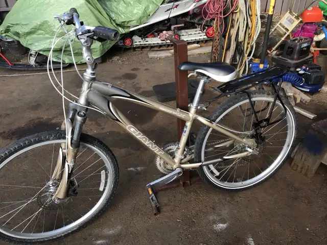 END OF SEASON SALE GIANT SEDONA LX BIKE in Road in Edmonton - Image 2