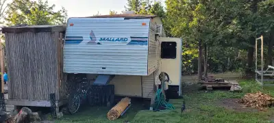 2750B Mallard 5th wheel Trailer. As Is... asking obo Sleeps 6 1 tip out Under 30ft in length Had wat...