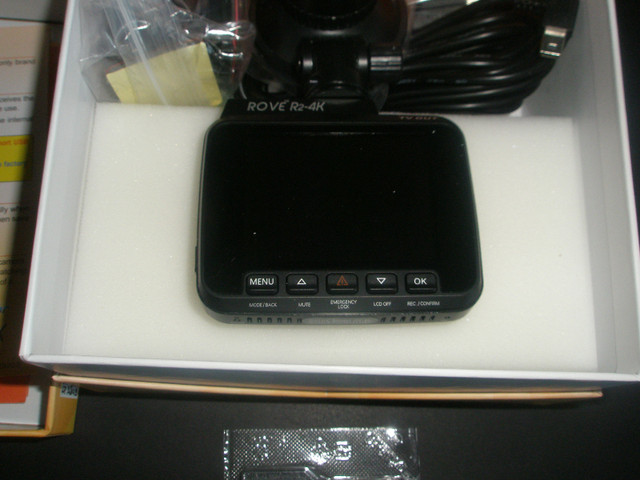 DASH-CAM wifi 4K UHD 2160P 24 fps avec carte SD 64 GB,neuve,DEAL dans Appareils électroniques  à Trois-Rivières - Image 3