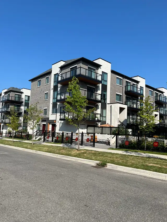 one bedroom  Den- North York-Scarborough