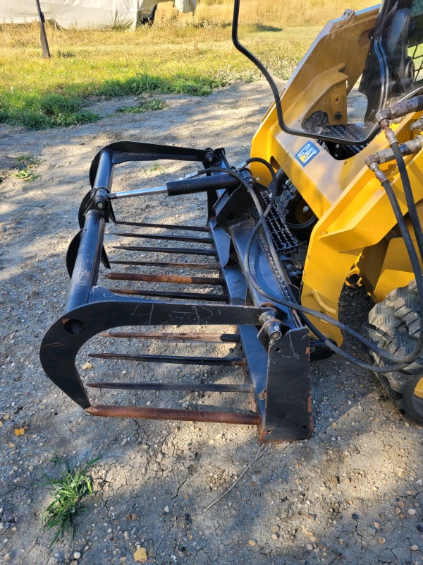 John Deere Brand Grapple for skid steer Heavy Equipment Strathcona