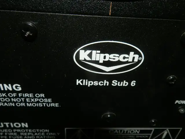 Klipsch Icon VC25 Center Channel Speaker 100 w in Speakers in Dartmouth - Image 6